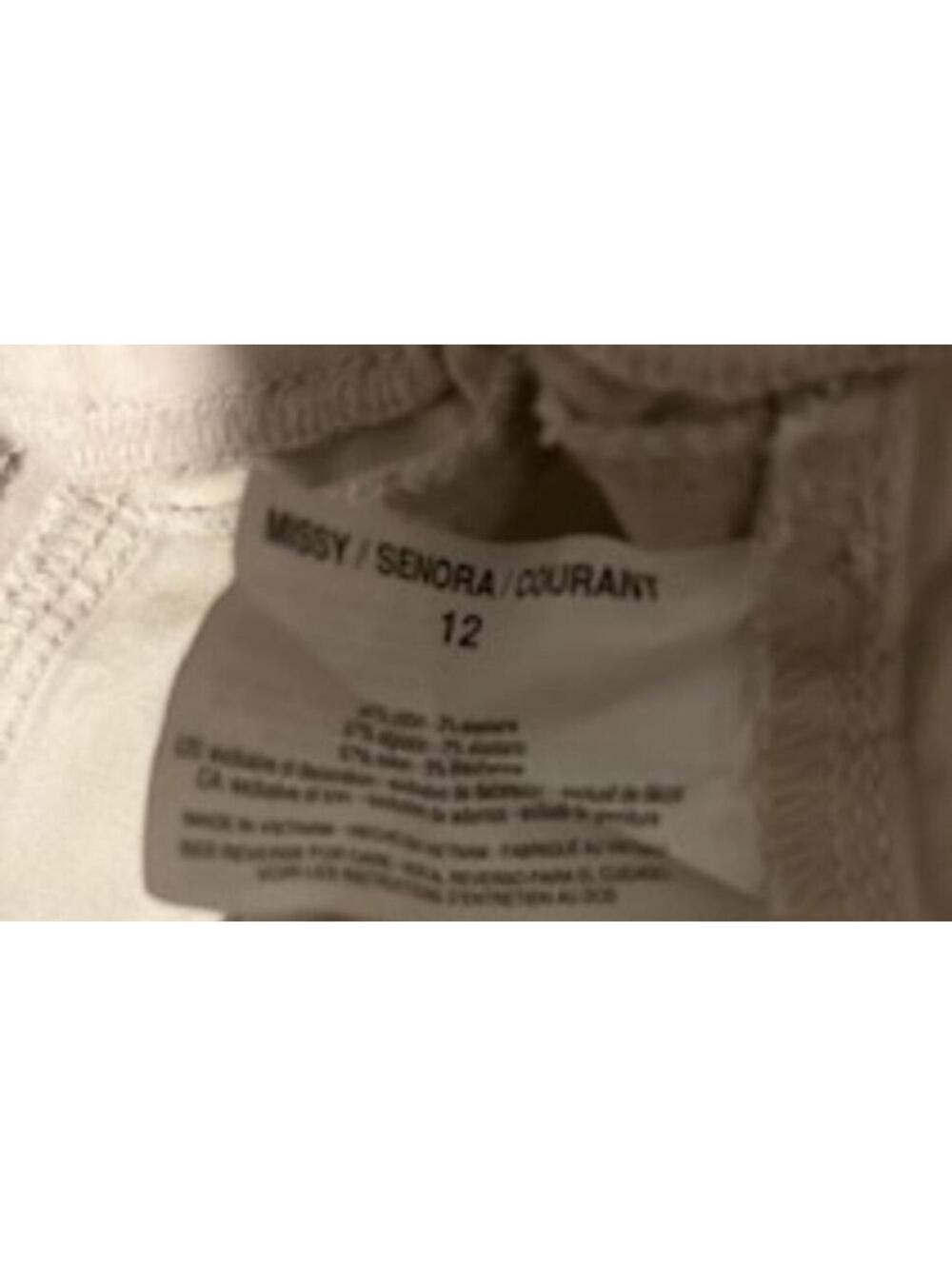 Gloria Vanderbilt Beige Cargo Shorts with Multiple Pockets size 12 - Picture 6 of 7